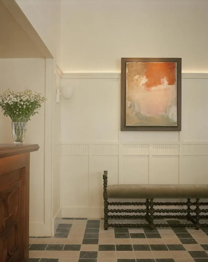 Chateau Voltaire Parigi Hotel
