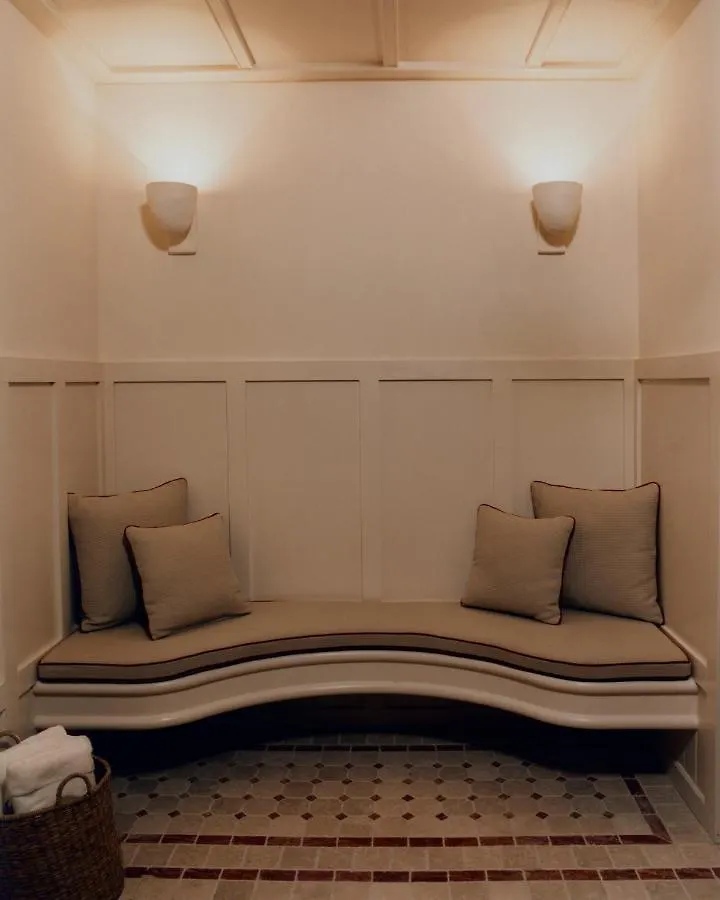 Chateau Voltaire Parigi Hotel