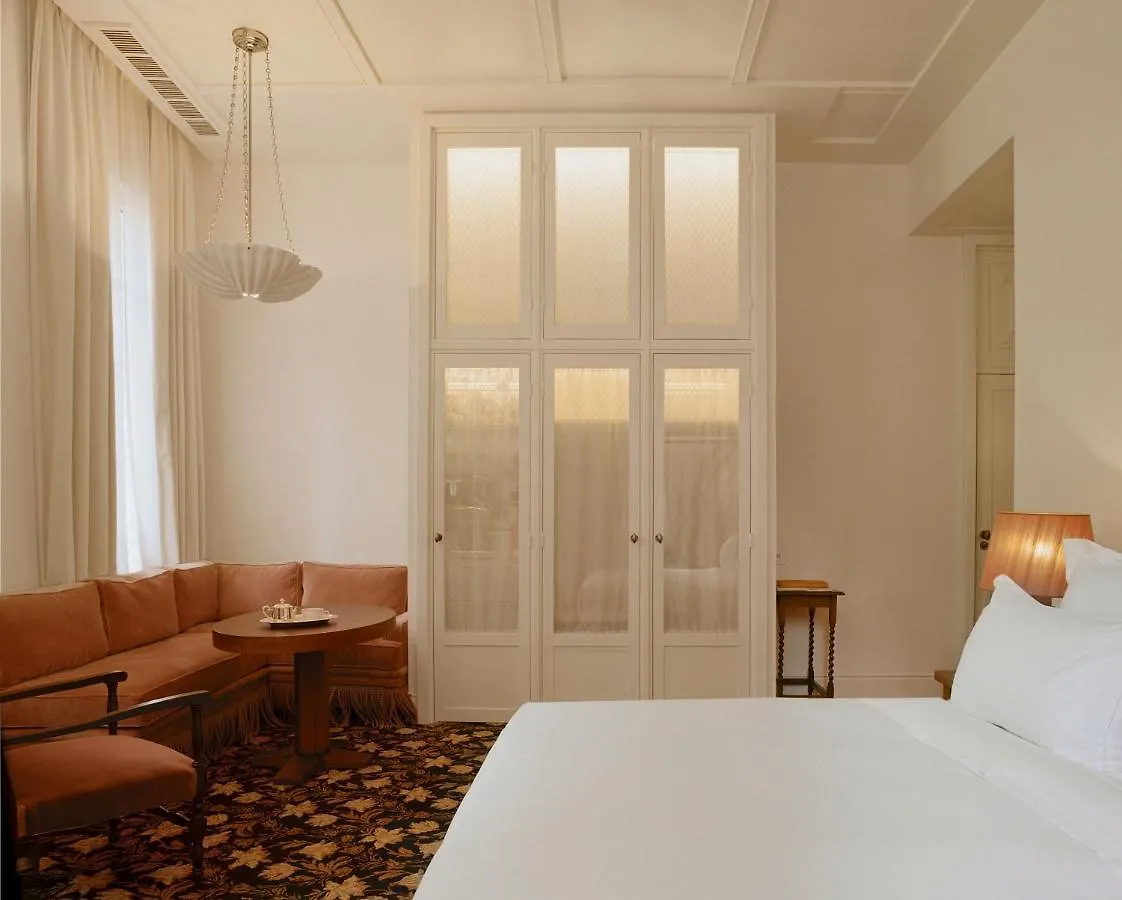 Chateau Voltaire Parigi Hotel